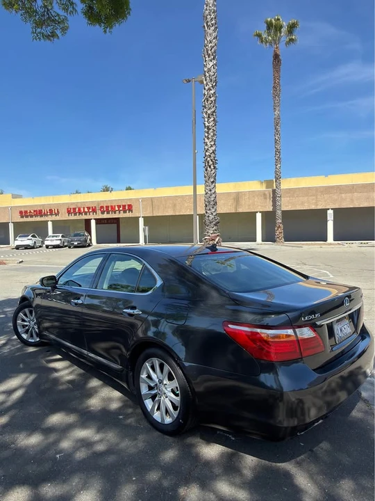 2010 Lexus LS 4th Gen - Image 5 of 9