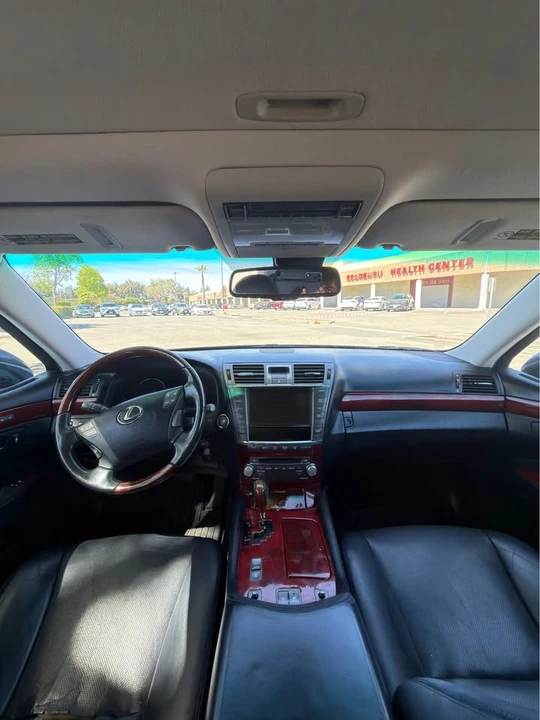 2010 Lexus LS 4th Gen - Image 7 of 9