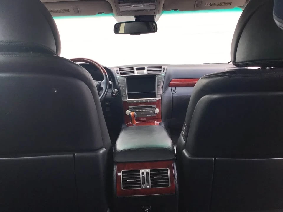 2010 Lexus LS 4th Gen - Image 6 of 12