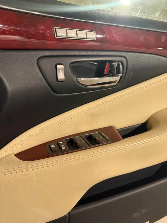 2010 Lexus LS - Image 10 of 12
