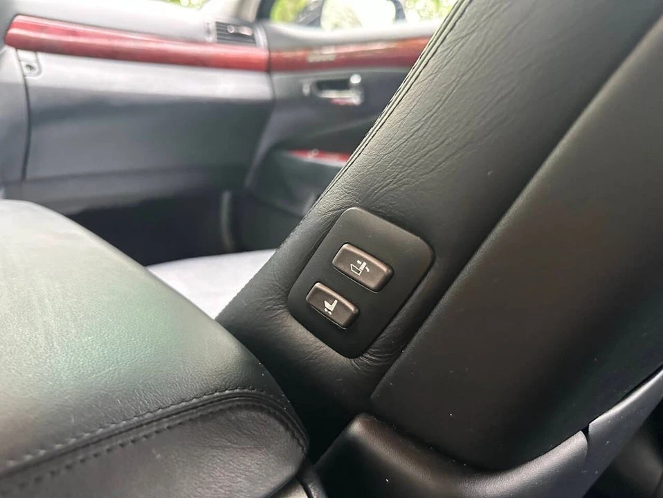 2010 Lexus LS 4th Gen - Image 18 of 20
