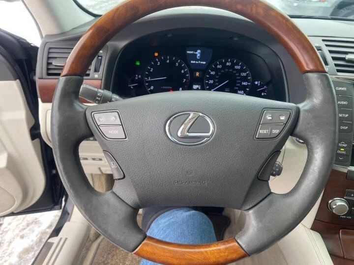 2010 Lexus LS 4th Gen - Image 16 of 17