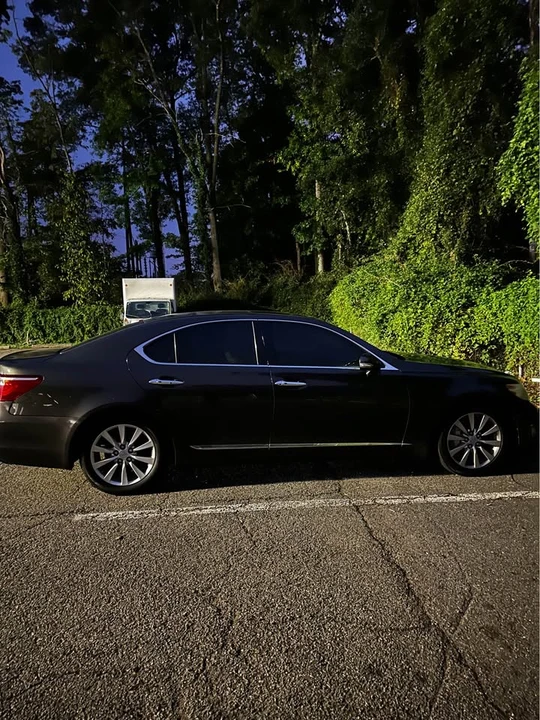 2010 Lexus LS 4th Gen - Image 7 of 11