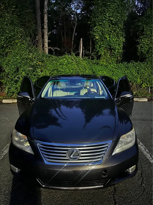 2010 Lexus LS 4th Gen - Image 5 of 11