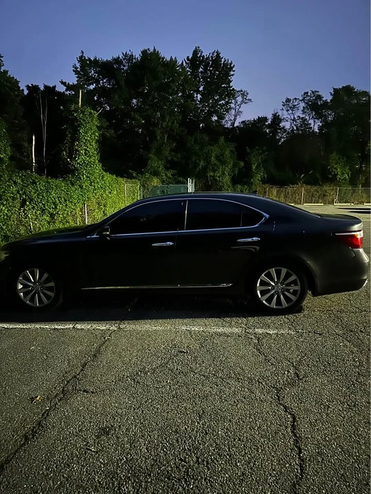 2010 Lexus LS 4th Gen - Image 6 of 11