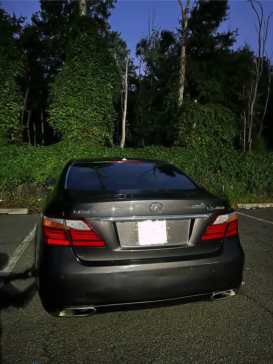 2010 Lexus LS 4th Gen - Image 11 of 11