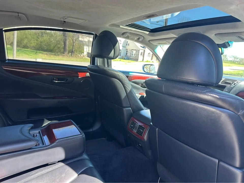 2010 Lexus LS 4th Gen - Image 8 of 20