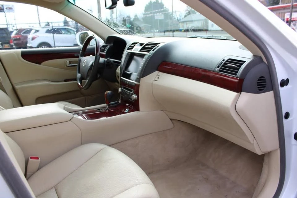 2010 Lexus LS 4th Gen - Image 17 of 18