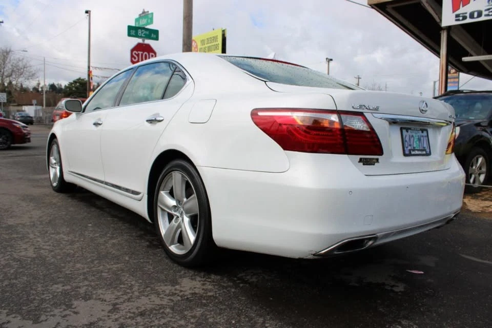 2010 Lexus LS 4th Gen - Image 4 of 18