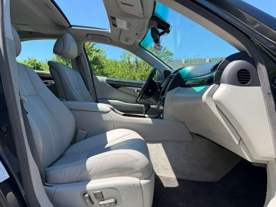 2010 Lexus LS 4th Gen - Image 11 of 20