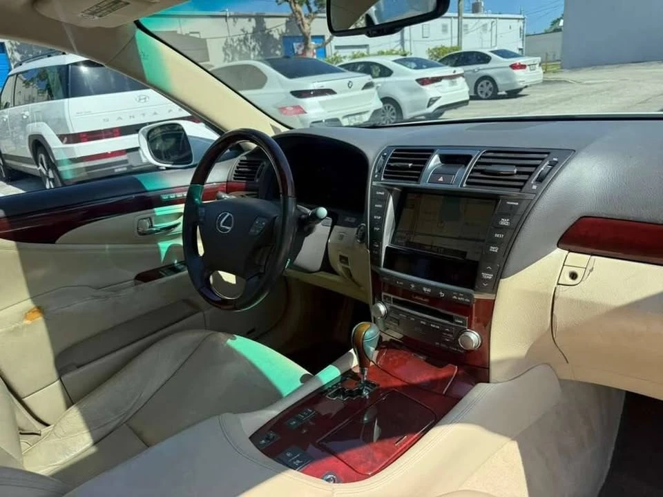 2010 Lexus LS 4th Gen - Image 18 of 19