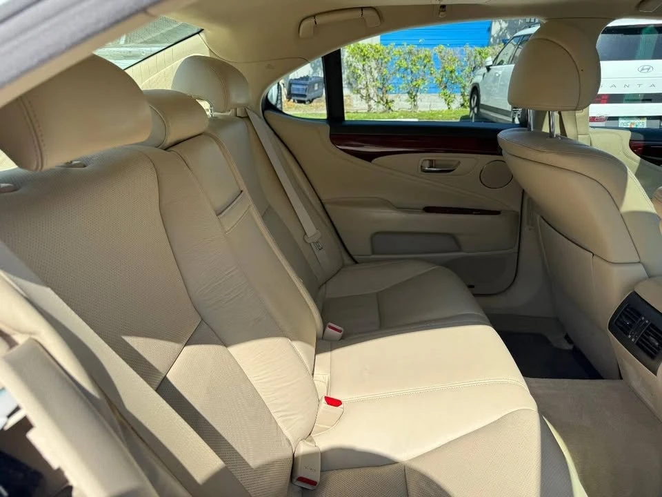 2010 Lexus LS 4th Gen - Image 12 of 19