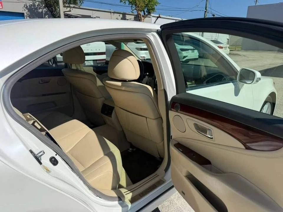 2010 Lexus LS 4th Gen - Image 16 of 19