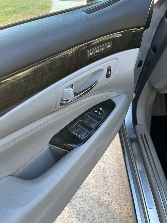 2010 Lexus LS 4th Gen - Image 8 of 14