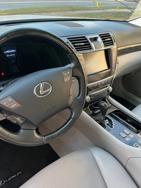 2010 Lexus LS 4th Gen - Image 7 of 14
