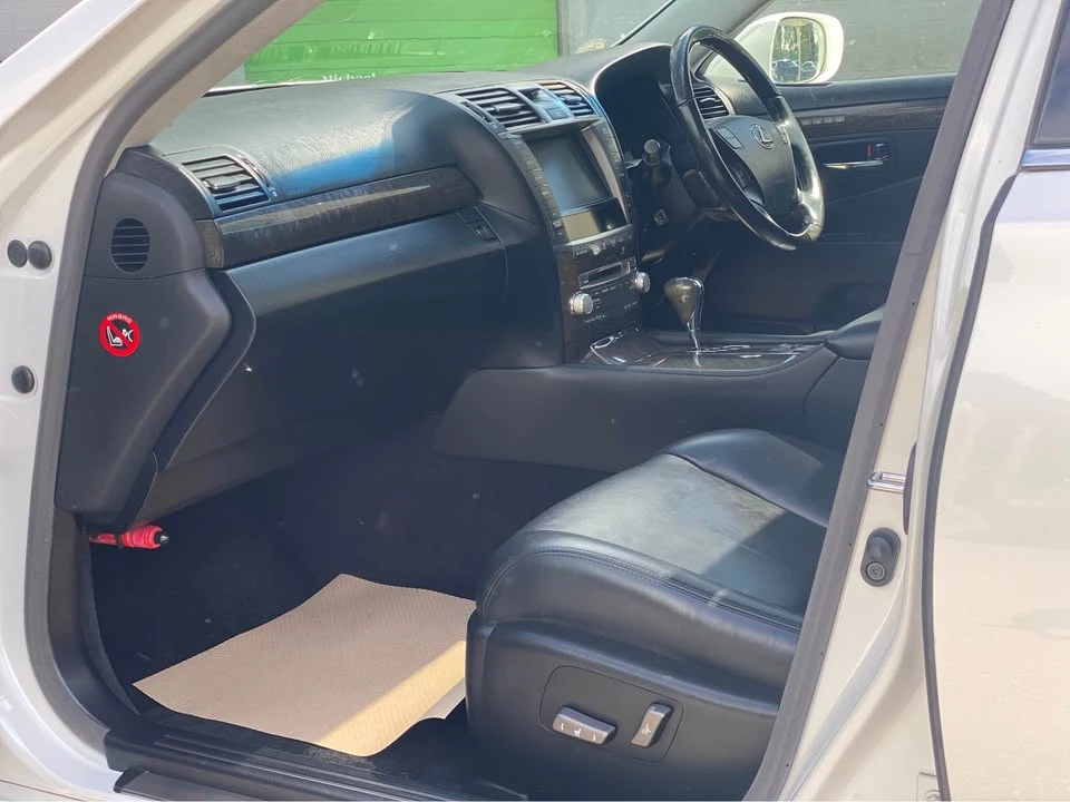2010 Lexus LS 4th Gen - Image 8 of 19