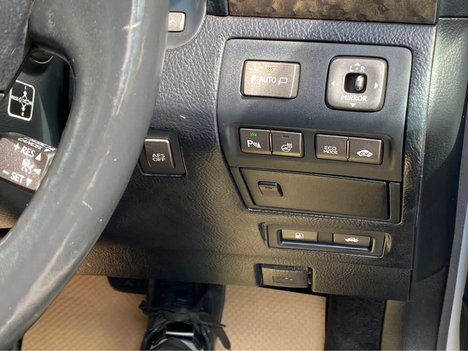 2010 Lexus LS 4th Gen - Image 15 of 19