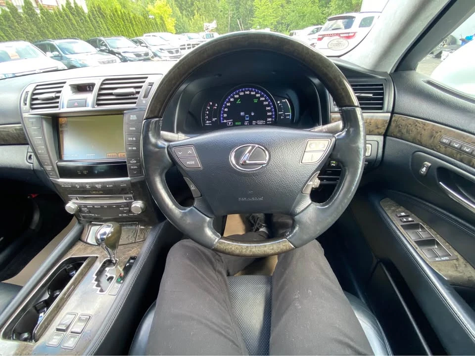 2010 Lexus LS 4th Gen - Image 10 of 19