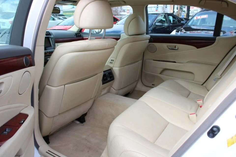 2010 Lexus LS 4th Gen - Image 15 of 18