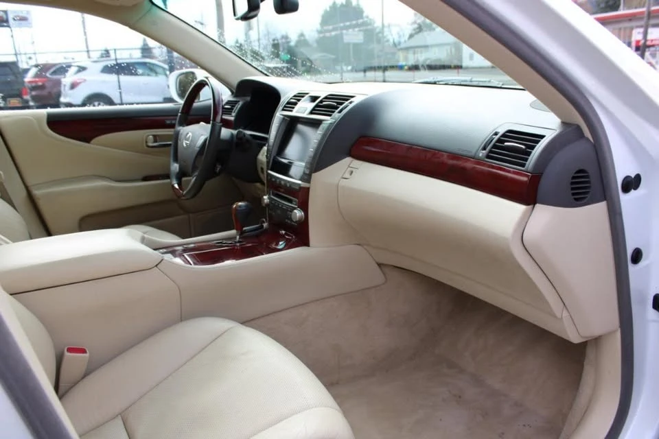 2010 Lexus LS 4th Gen - Image 17 of 18