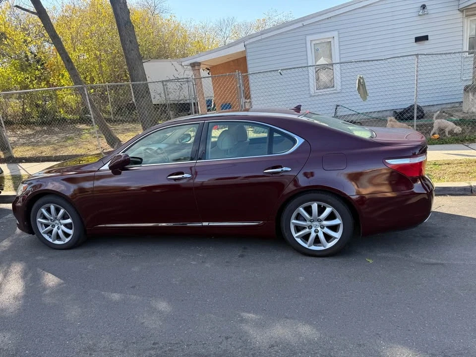 2010 Lexus LS 4th Gen - Image 7 of 8