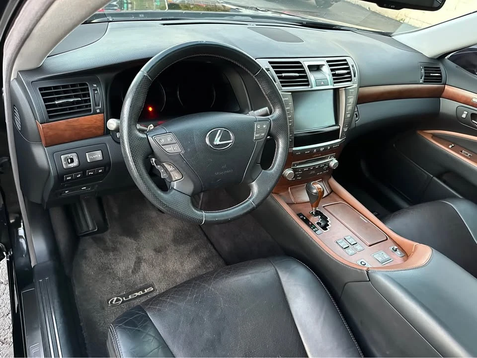 2010 Lexus LS 4th Gen - Image 10 of 20