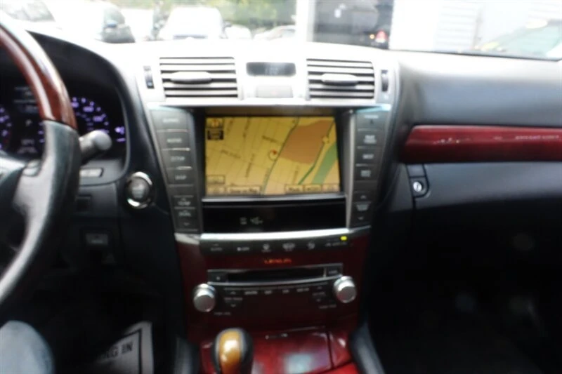 2010 Lexus LS 4th Gen - Image 16 of 18