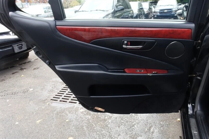 2010 Lexus LS 4th Gen - Image 11 of 18