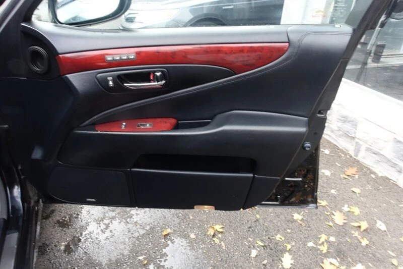 2010 Lexus LS 4th Gen - Image 13 of 18