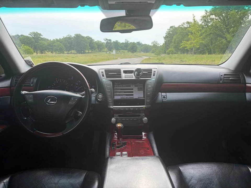 2010 Lexus LS 4th Gen - Image 7 of 8