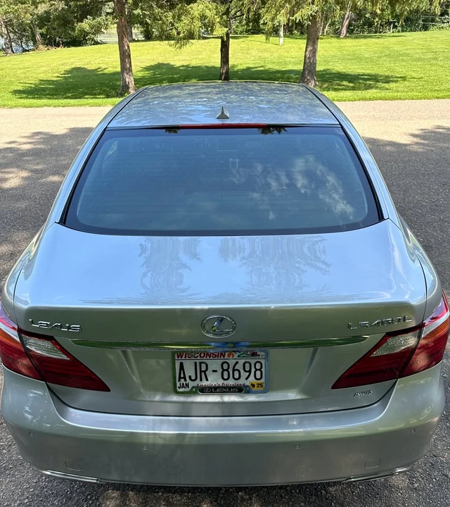 2010 Lexus LS 4th Gen - Image 11 of 13