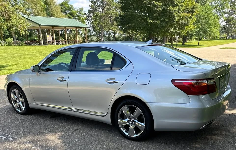 2010 Lexus LS 4th Gen - Image 9 of 13