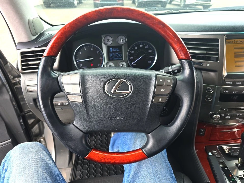 2010 Lexus LX 3rd Gen - Image 18 of 19