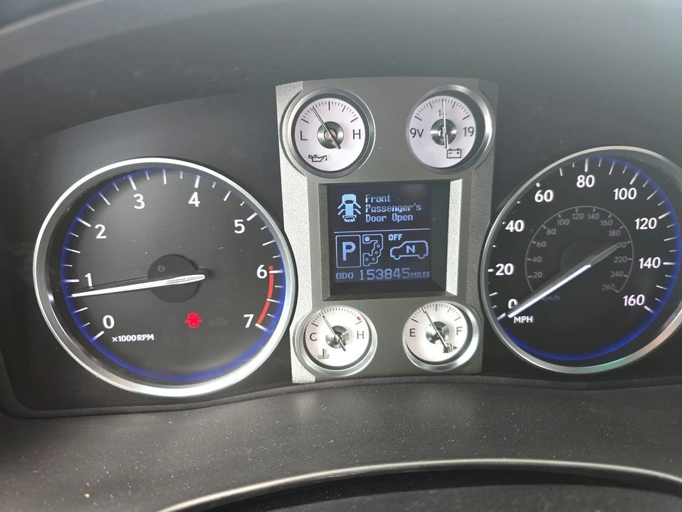 2010 Lexus LX 3rd Gen - Image 17 of 19