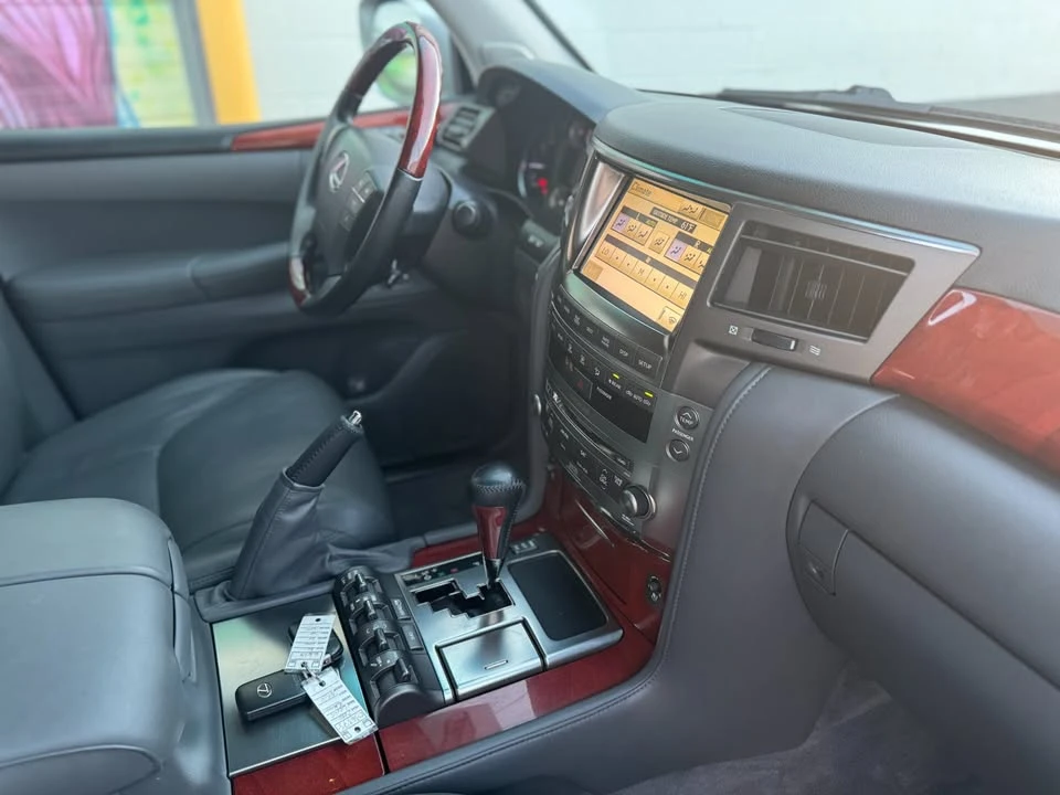 2010 Lexus LX 3rd Gen - Image 9 of 10