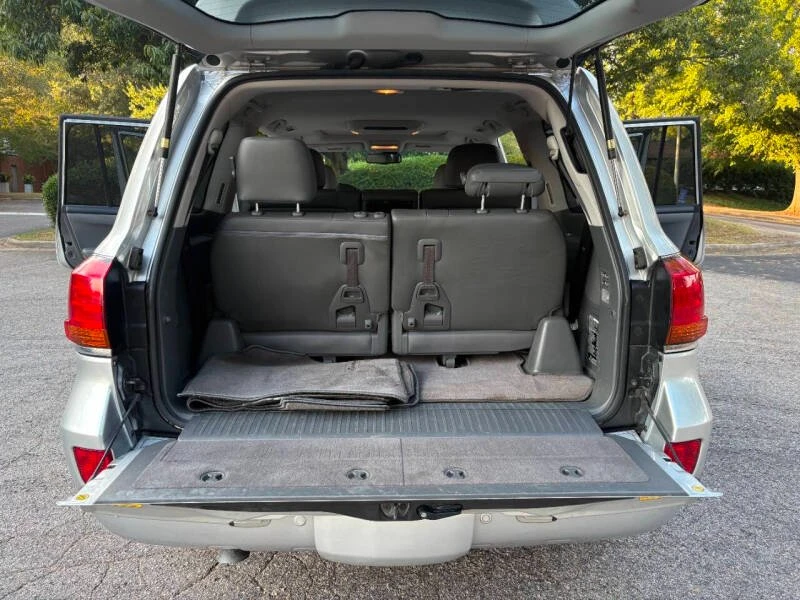 2010 Lexus LX 3rd Gen - Image 18 of 19
