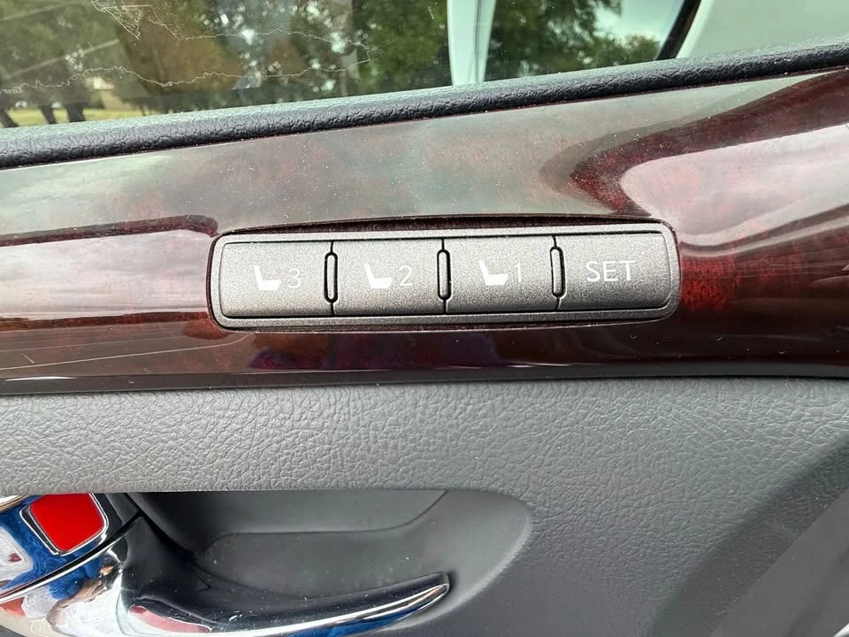 2010 Lexus LX 3rd Gen - Image 16 of 19