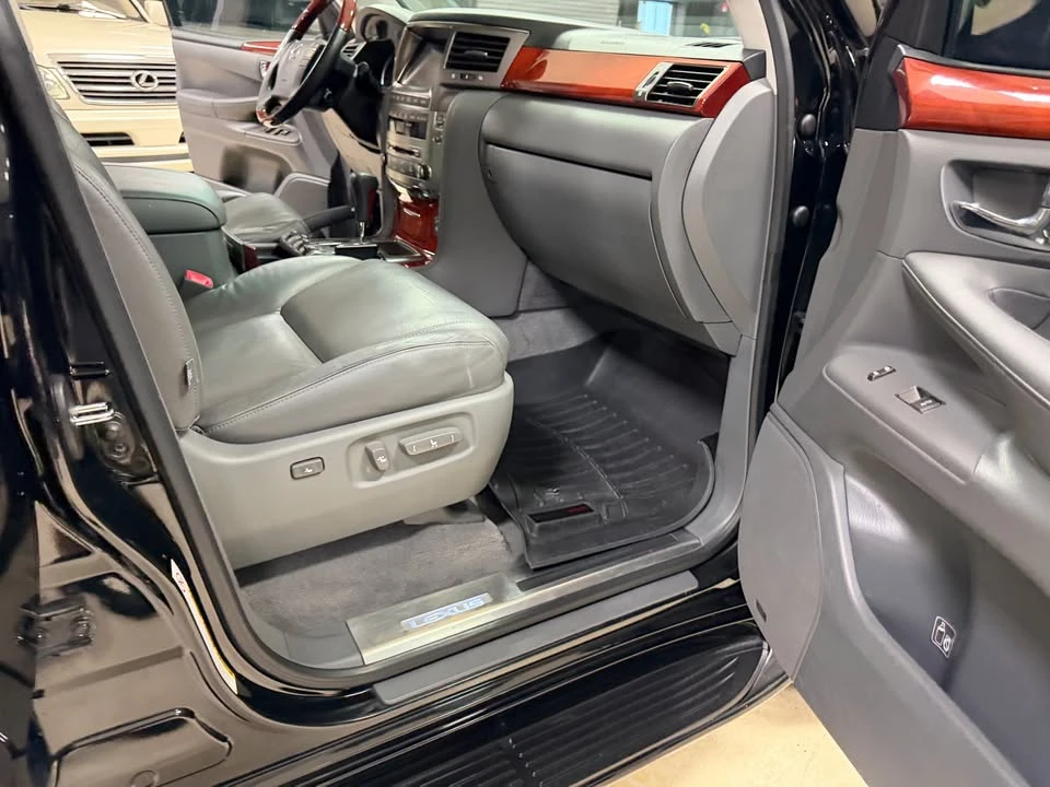 2010 Lexus LX 3rd Gen - Image 18 of 20