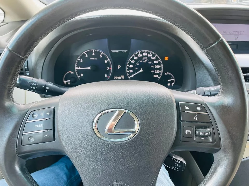 2010 Lexus RX 3rd Gen - Image 9 of 18