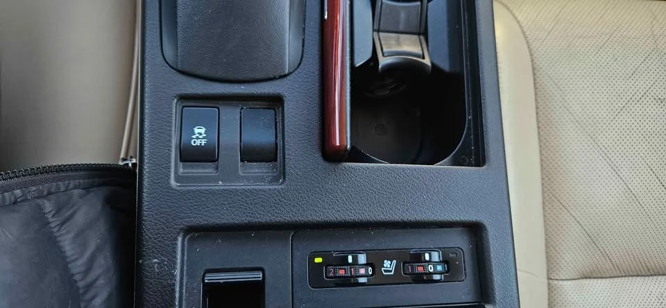 2010 Lexus RX 3rd Gen - Image 13 of 16