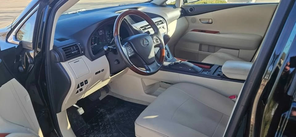 2010 Lexus RX 3rd Gen - Image 11 of 16
