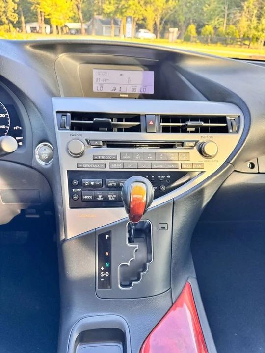 2010 Lexus RX 3rd Gen - Image 12 of 18