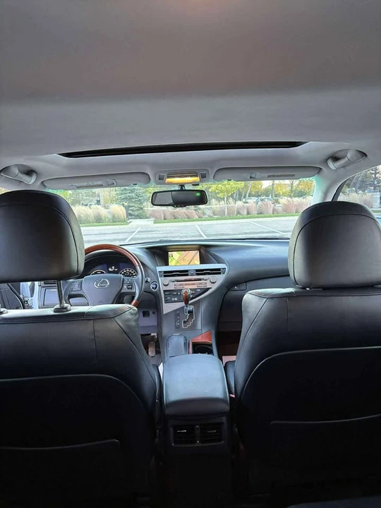 2010 Lexus RX 3rd Gen - Image 11 of 19