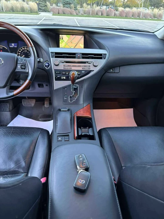 2010 Lexus RX 3rd Gen - Image 15 of 19
