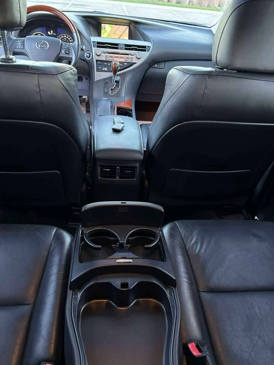 2010 Lexus RX 3rd Gen - Image 17 of 19