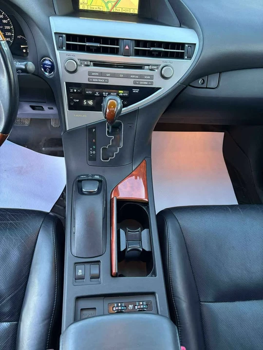 2010 Lexus RX 3rd Gen - Image 14 of 19