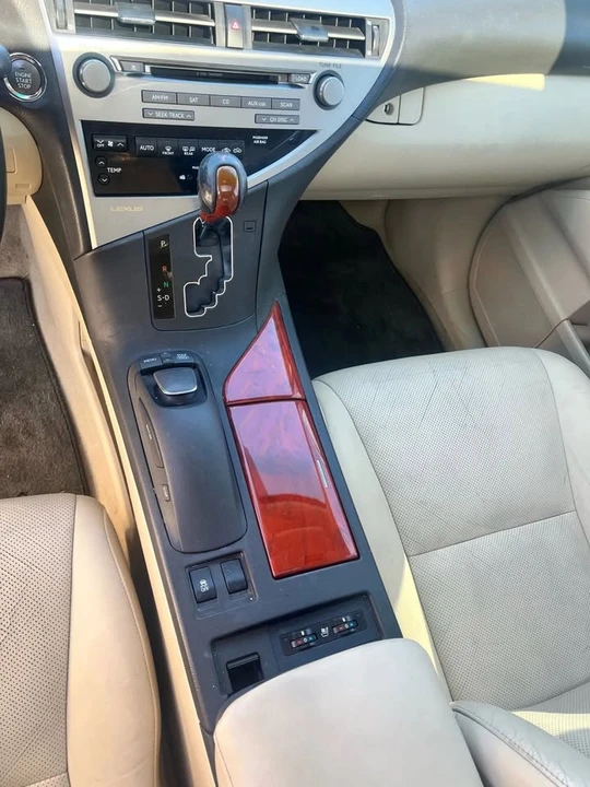 2010 Lexus RX 3rd Gen - Image 14 of 17