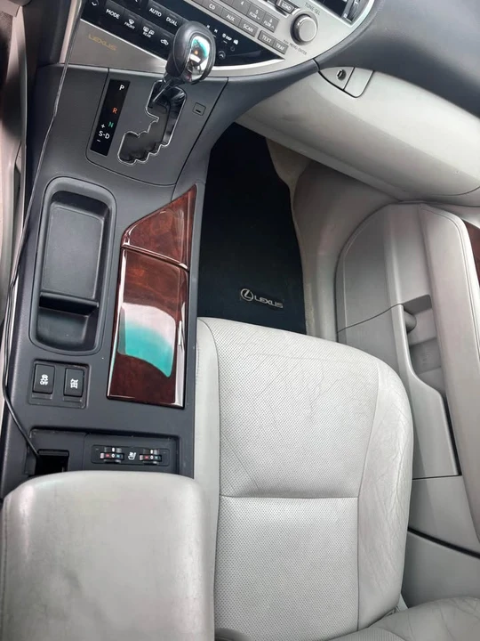 2010 Lexus RX 3rd Gen - Image 8 of 12