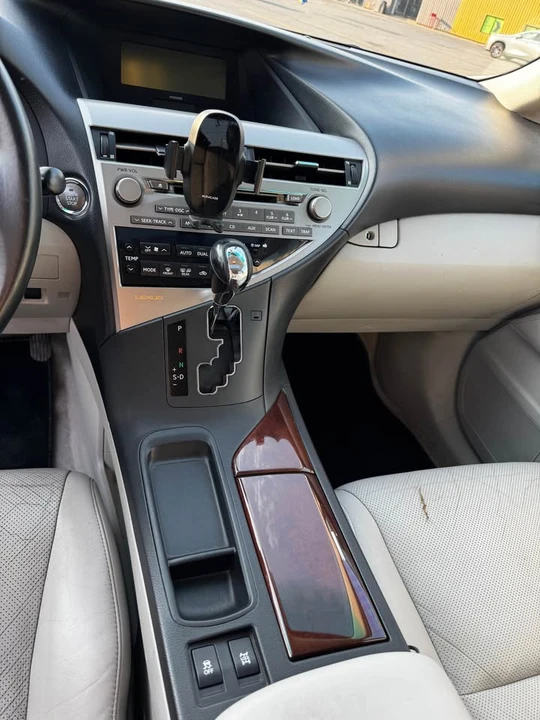 2010 Lexus RX 3rd Gen - Image 8 of 12