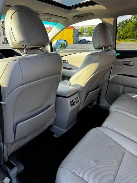 2010 Lexus RX 3rd Gen - Image 9 of 12